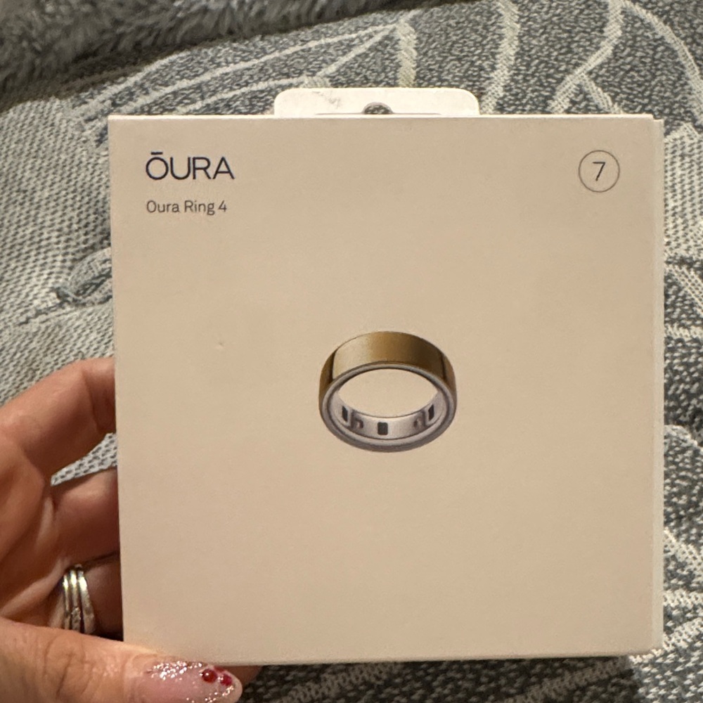 Oura Ring 4 in Elegant Gold and Silver